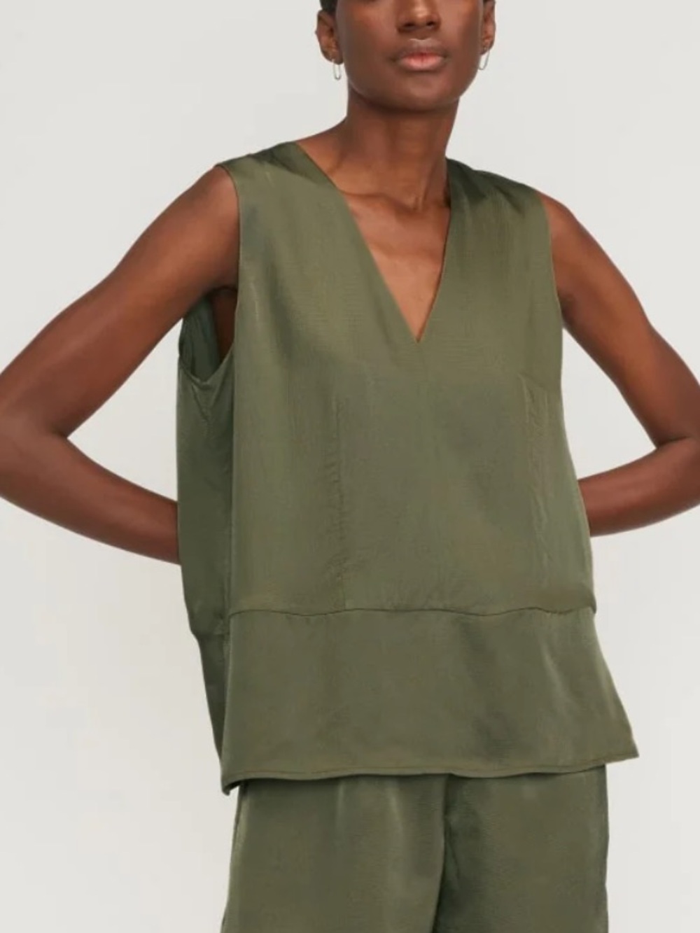 NWT EVERLANE THE SATIN V-NECK TOP OLIVE GREEN SMALL RETAIL $78